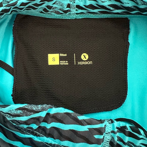 Xersion running leggings with back pocket and reflective stripe - Picture 3 of 3